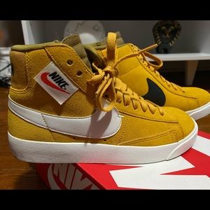 Nike Blazer Mid Rebel Size 6